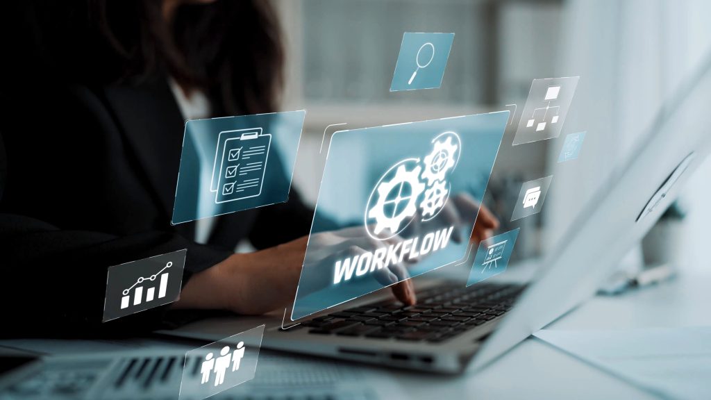 Digitale Darstellung eines Workflows am Laptop